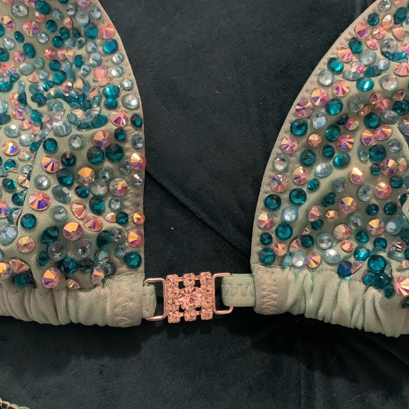 Sparkly ✨ competition bikini - Picture 5 of 10